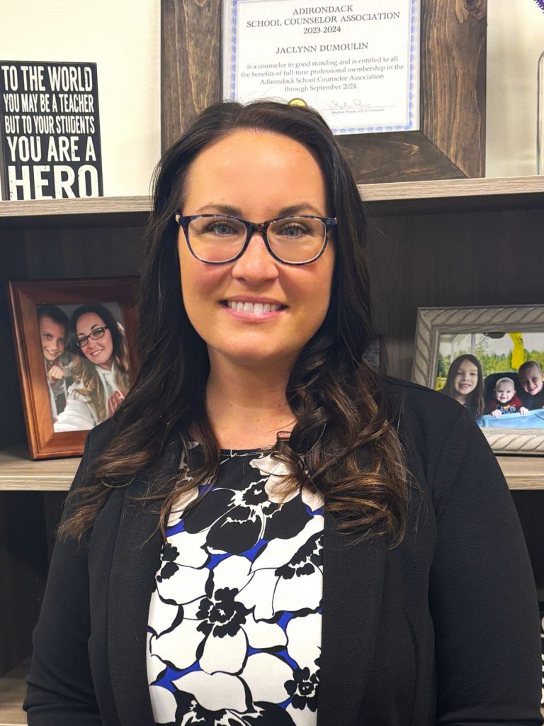 Headshot of Jackie DuMoulin