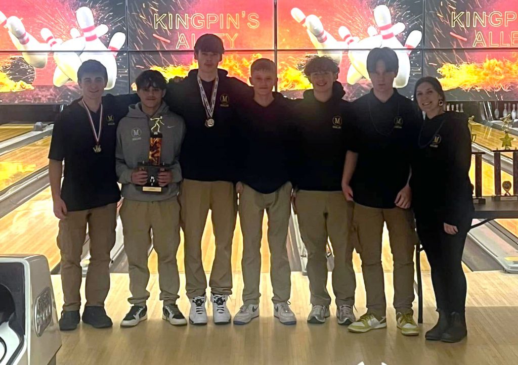 photo of bowling students together